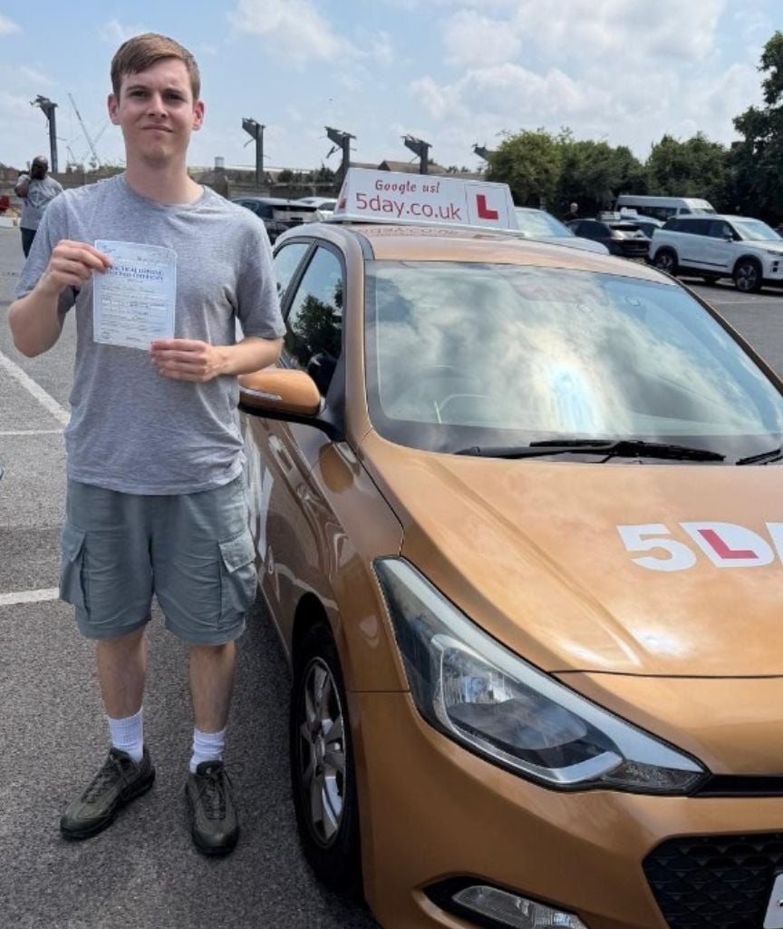 5Day Learner with Pass Certificate - Brunette Woman