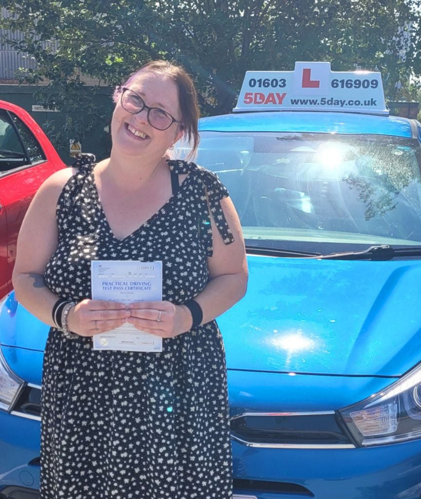 5Day Learner with Pass Certificate - Brunette Woman