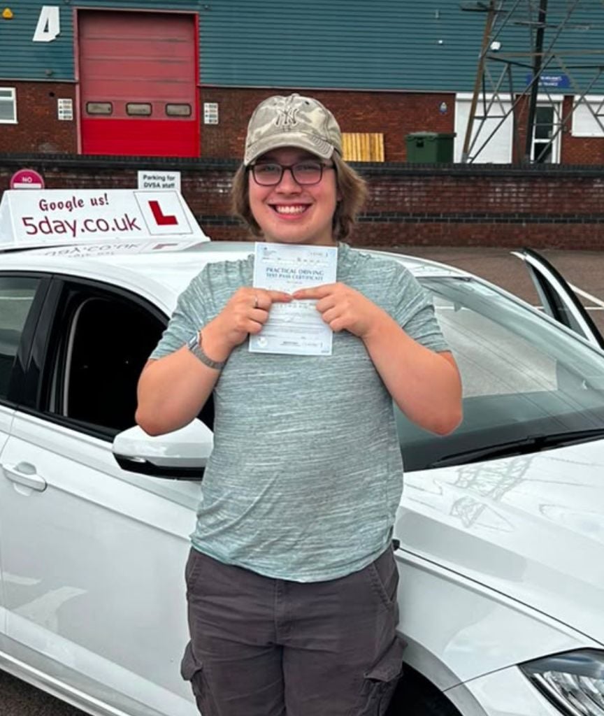 5Day Learner with Pass Certificate - Brunette Woman