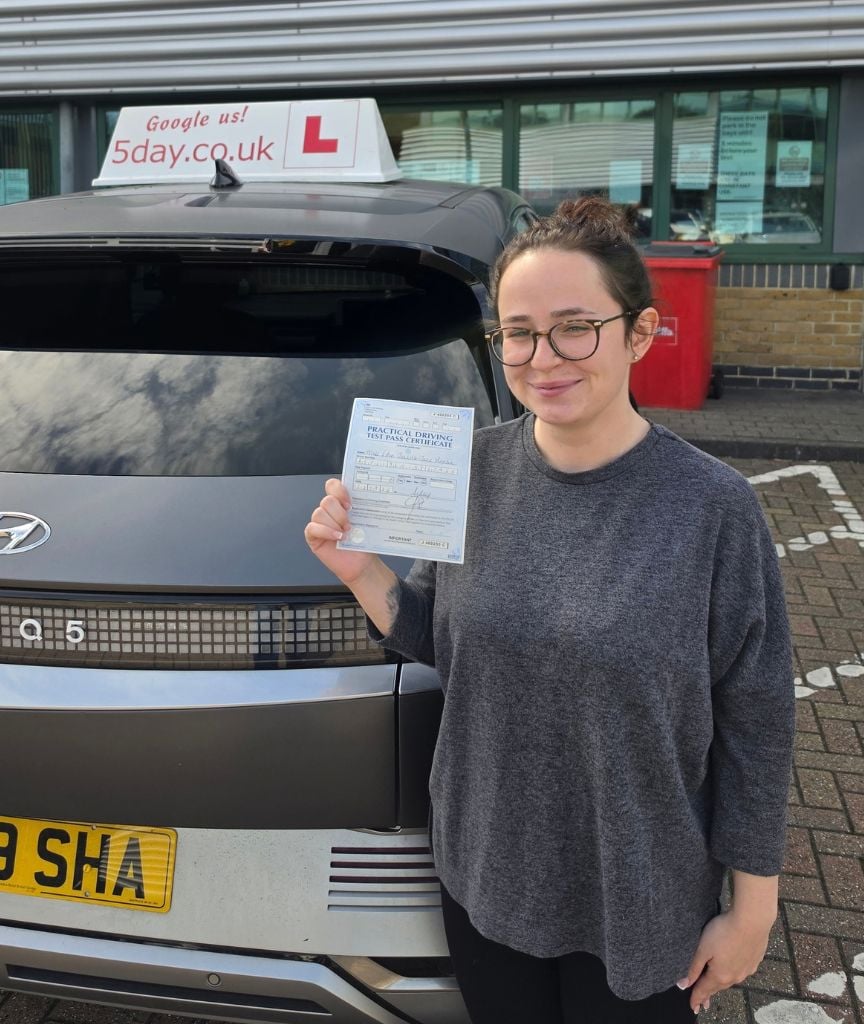 5Day Learner with Pass Certificate - Young Female Glasses
